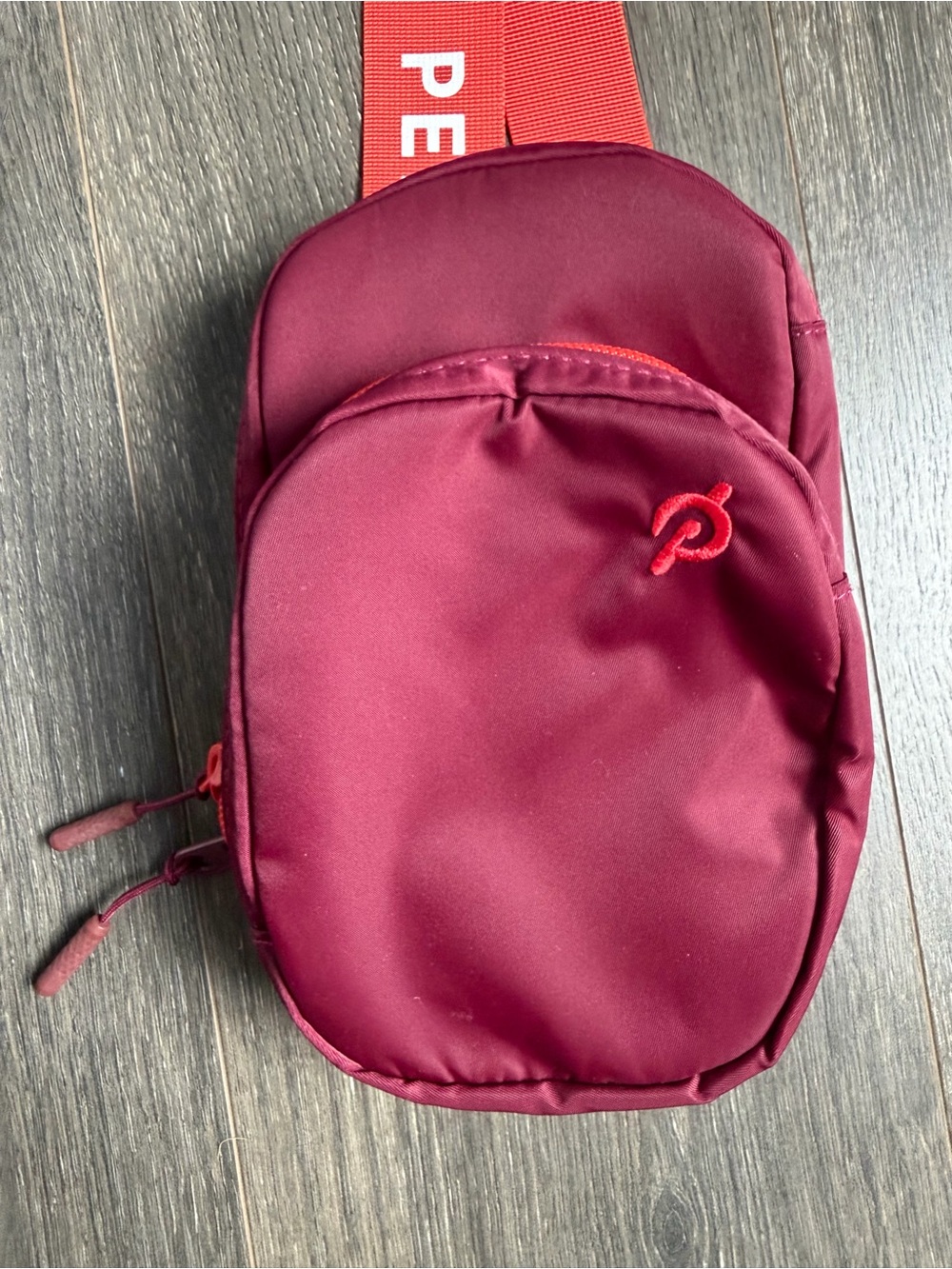 Peloton Crossbody Bag Burgundy Red Adjustable Strap Like New Condition Gym - Picture 9 of 9